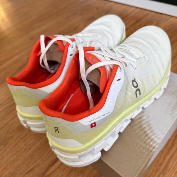 On Running Cloudflow 4 – Women’s Size 9 – White/Hay – Worn Once - Picture 2 of 7